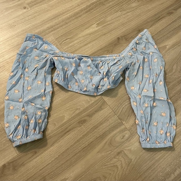 Capulet Dainty Feminine Floral Square Neck Cropped Top HH - Picture 2 of 3